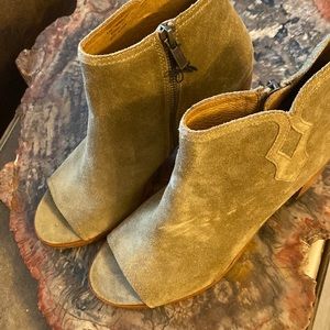 Frye “Danica” peep-toe booties. Sand Soft oiled Bootie, NWT